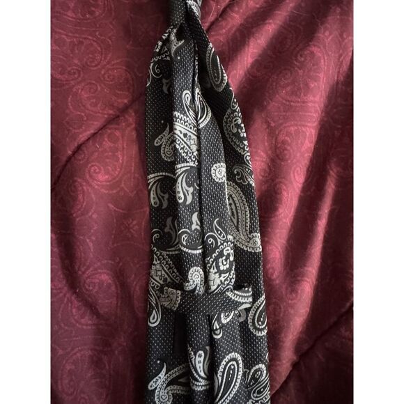 Robert Talbott Carmel Tie Mens Black Silver Paisley Necktie Hand Sewn Formal - Picture 6 of 9